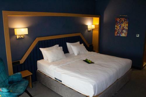 Roof 264 Hotel & Suites