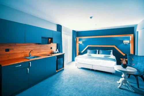 Roof 264 Hotel & Suites
