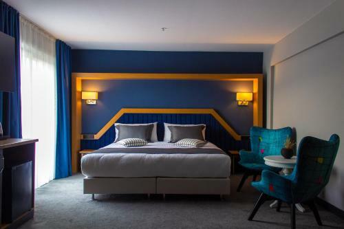 Roof 264 Hotel & Suites