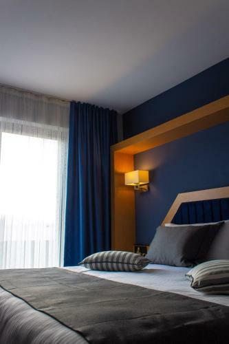 Roof 264 Hotel & Suites
