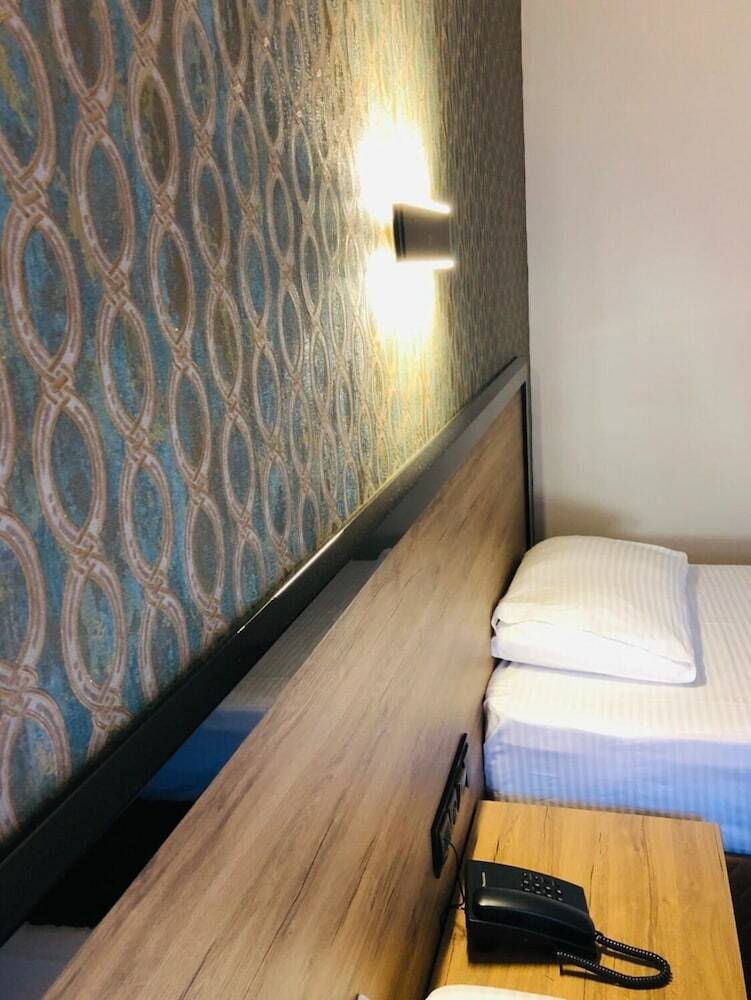 S�vari Hotel