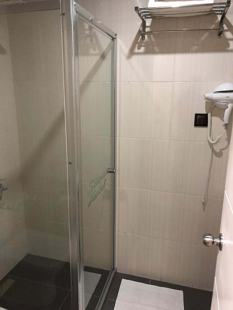 S�vari Hotel