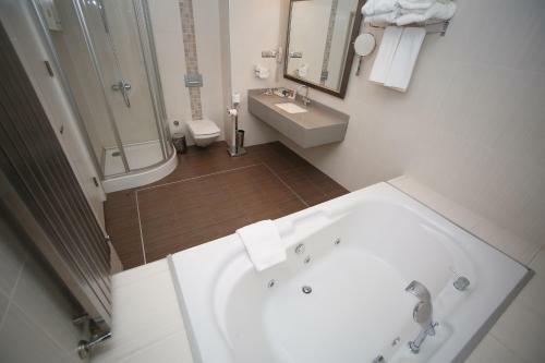 Grand Nora Hotel