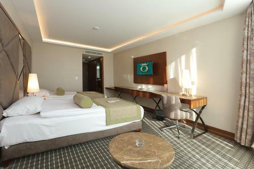 Q Hotel