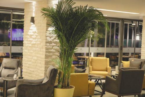 Laren Sea Side Hotel Spa