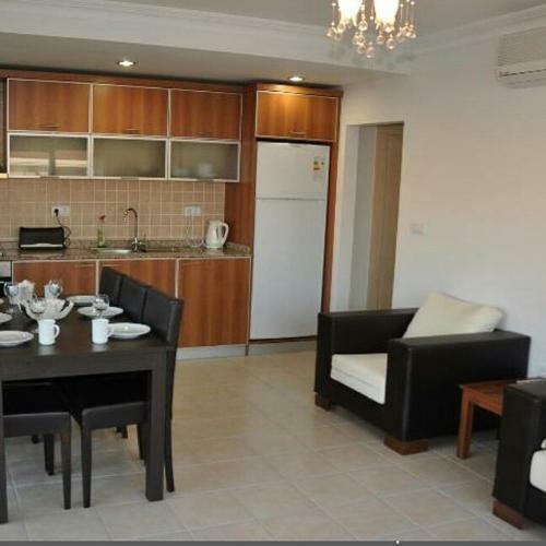 Beautiful Bright 3 Bed Home In Popular Sought After Private Gated Community