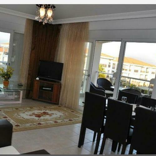 Beautiful Bright 3 Bed Home In Popular Sought After Private Gated Community