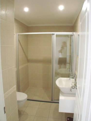 Beautiful Bright 3 Bed Home In Popular Sought After Private Gated Community