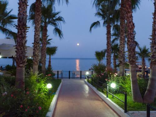 Hotel Club Akman Beach