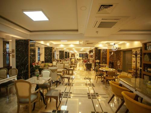 Lion Park Suites & Residence Hotel