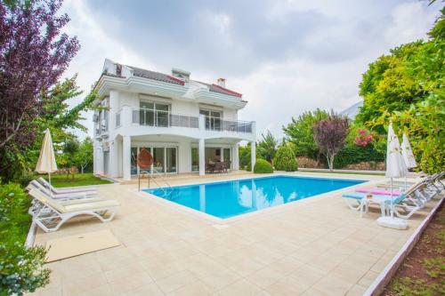 Crown 2 Villa