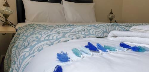 Eyna Hotel