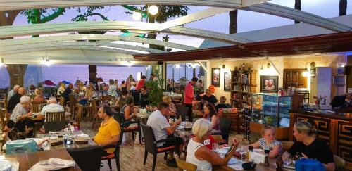 Eyna Hotel