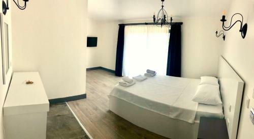 Victoria Hotel And Lounge
