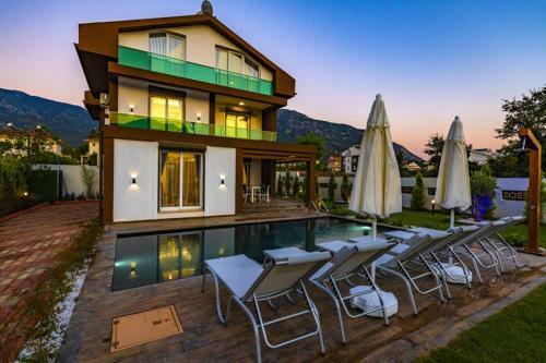 Villa Bella- 4 Bedroom Holiday Villa In Oludeniz