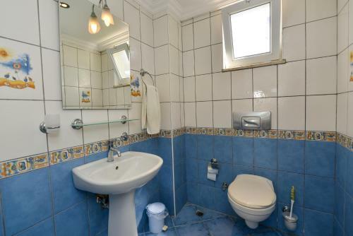 Villa K?l?�- 5 Bedroom Holiday Villa In Oludeniz