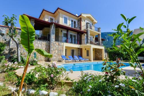 Villa K?l?�- 5 Bedroom Holiday Villa In Oludeniz