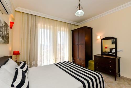 Villa K?l?�- 5 Bedroom Holiday Villa In Oludeniz