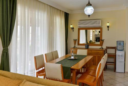 Villa K?l?�- 5 Bedroom Holiday Villa In Oludeniz
