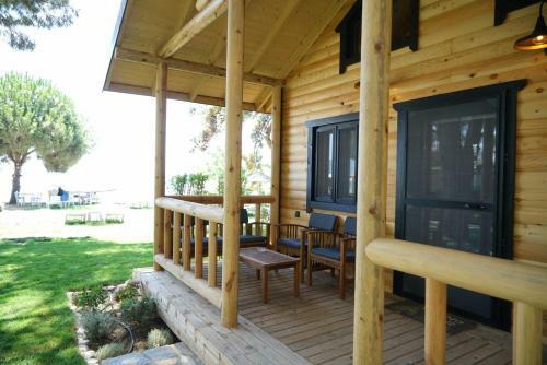 Bed & Breakfast Pino Mar Luxury Bungalows