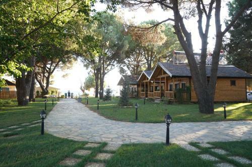 Bed & Breakfast Pino Mar Luxury Bungalows