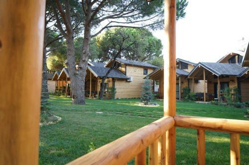 Bed & Breakfast Pino Mar Luxury Bungalows