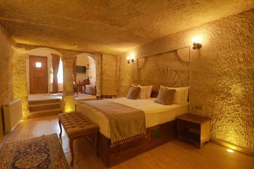 Hotel Ada Cave Suites