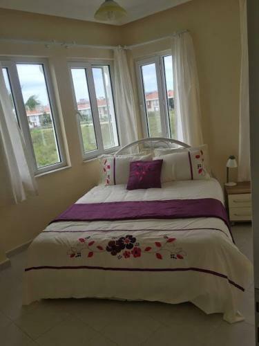 Cosy Villa With Communal Pool, Rooftop Suntrap Area
