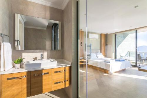 Kalkan Villa Sleeps 6 With Pool Air Con And Wifi