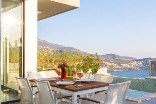Kalkan Villa Sleeps 6 With Pool Air Con And Wifi