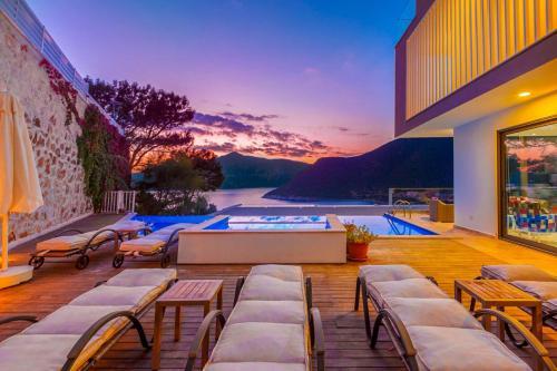 Kalkan Villa Sleeps 10 With Pool Air Con And Wifi