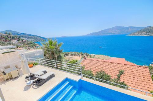 Kalkan Villa Sleeps 6 With Pool Air Con And Wifi