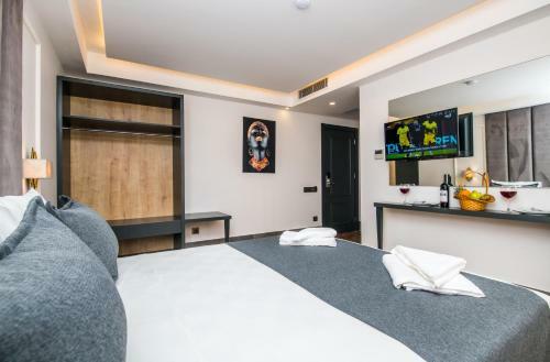 Hotel Fly Inn