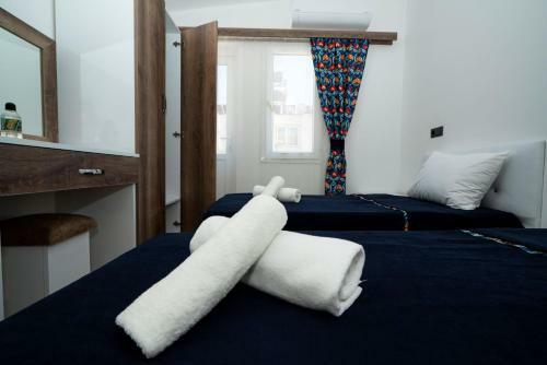 Esquire Hotels And Lounges