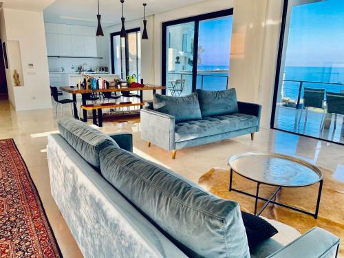 Villa White House