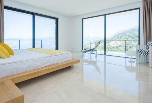 Villa White House