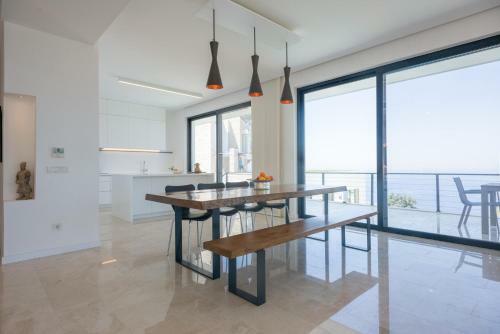 Villa White House