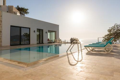 Villa White House