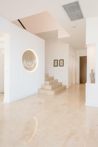 Villa White House