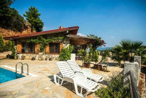 Kuyucak Villa Sleeps 6 With Pool Air Con And Wifi