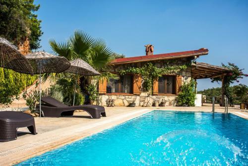 Kuyucak Villa Sleeps 6 With Pool Air Con And Wifi