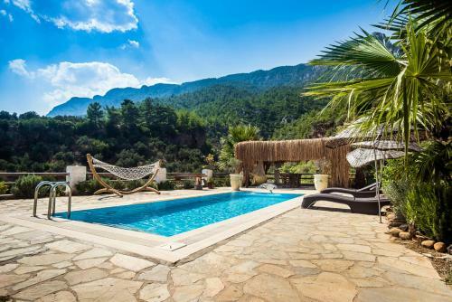 Kuyucak Villa Sleeps 6 With Pool Air Con And Wifi