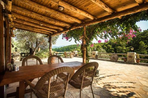 Kuyucak Villa Sleeps 6 With Pool Air Con And Wifi