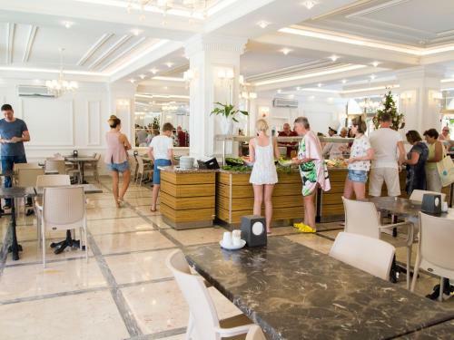 Ozcan Beach Hotel