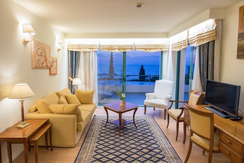 Hotel Poseidon Palace