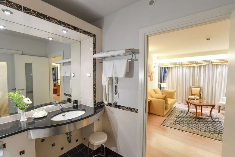 Hotel Poseidon Palace