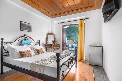 Paraliako Hotel