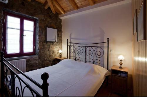 Villa Stone Houses