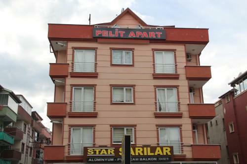 Pel?t Apart