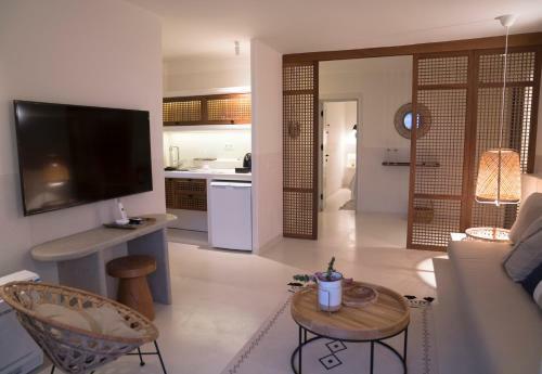 Hotel Pilos Deluxe
